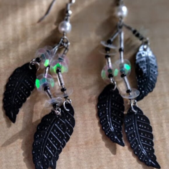 Beaded with Sequence Crow feather Pierced earrings 3"L - Picture 11 of 11